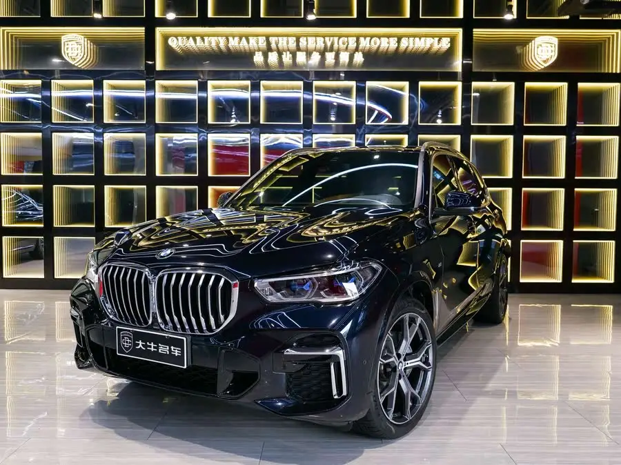 بي إم دبليو X5 2022 الطراز المعدل xDrive 40Li حزمة M الرياضية