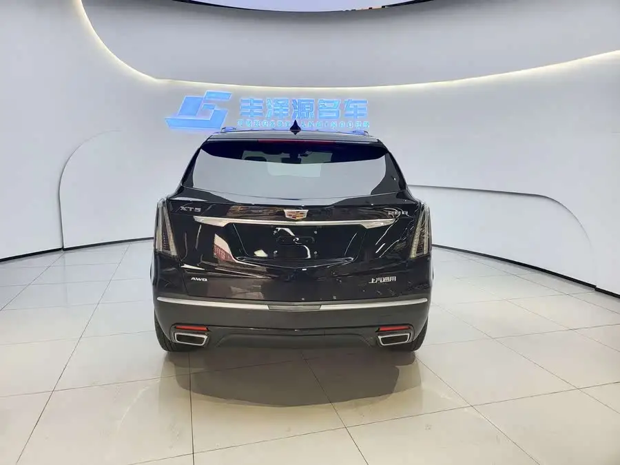 كاديلاك XT5 2022 2.0T دفع رباعي فاخر (إصدار الطائر الطنان)