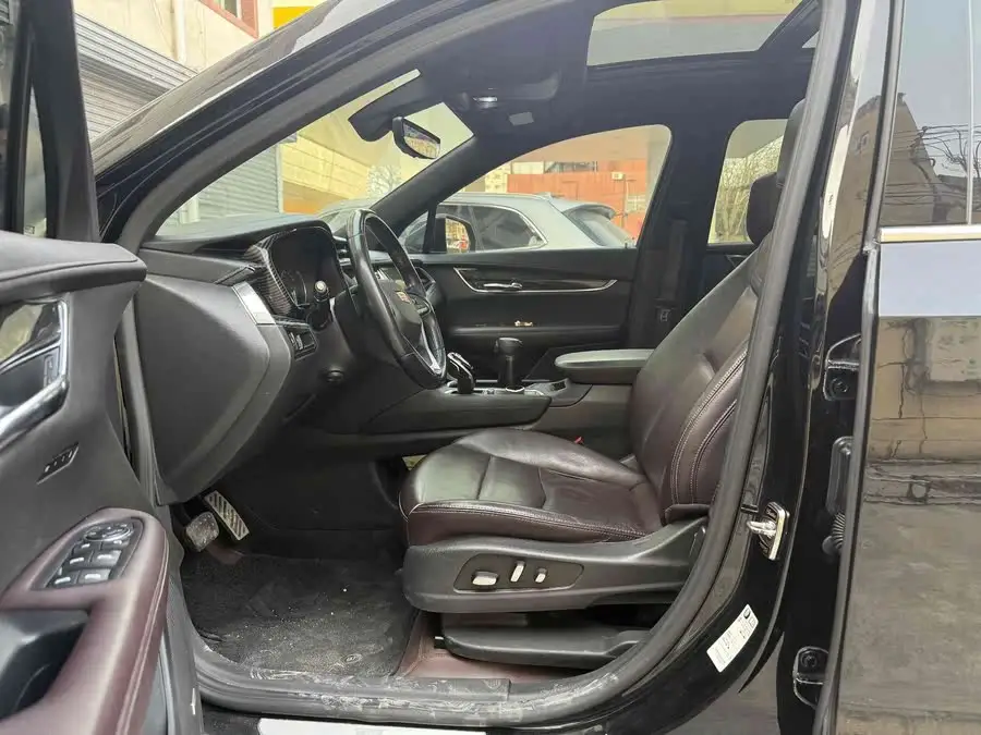 كاديلاك XT6 2020 نسخة مُعدلة 28T فاخرة 7 مقاعد دفع رباعي