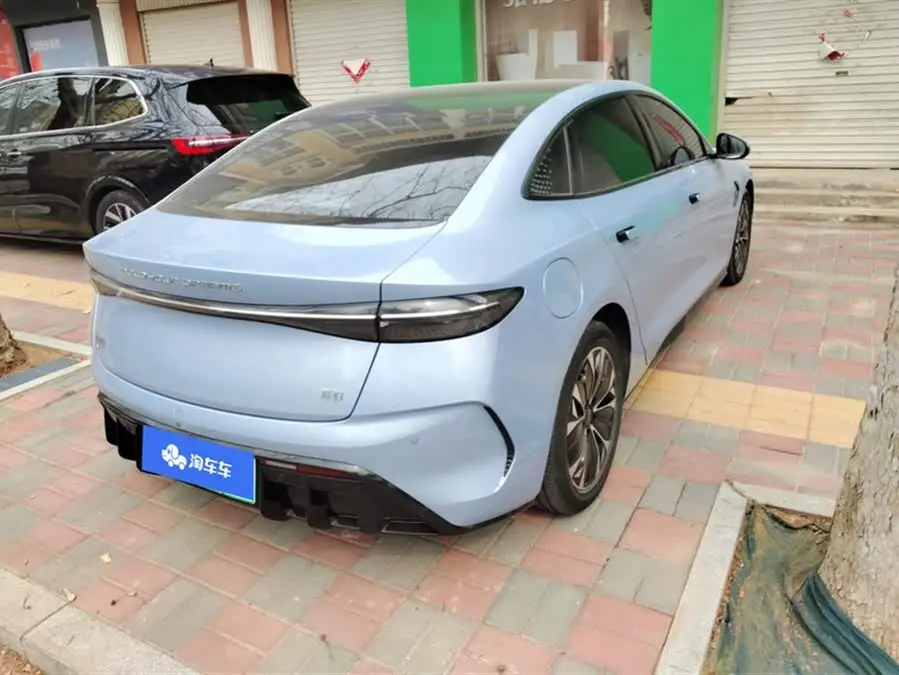 فقمة 2022 طراز 550 كم النسخة الفاخرة ذات الدفع الخلفي المعياري