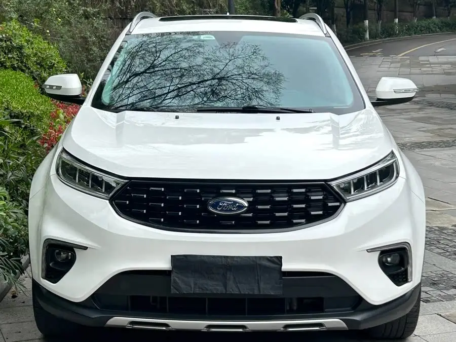 2020 Lynk & Co 01 Lynk & Co S EcoBoost 145 CVT Platinum