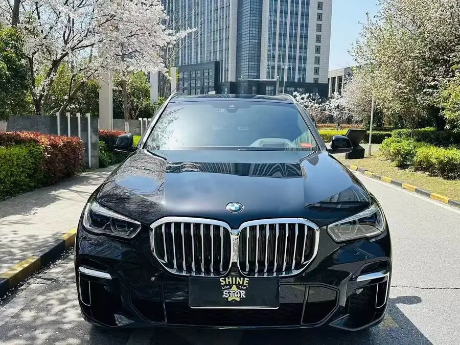 بي إم دبليو X5 2023 xDrive 40Li حزمة M الرياضية