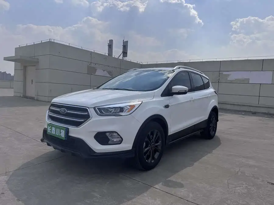 2019 Ford Escape EcoBoost 180 Two-Wheel Drive Luxury Wing Edition National V