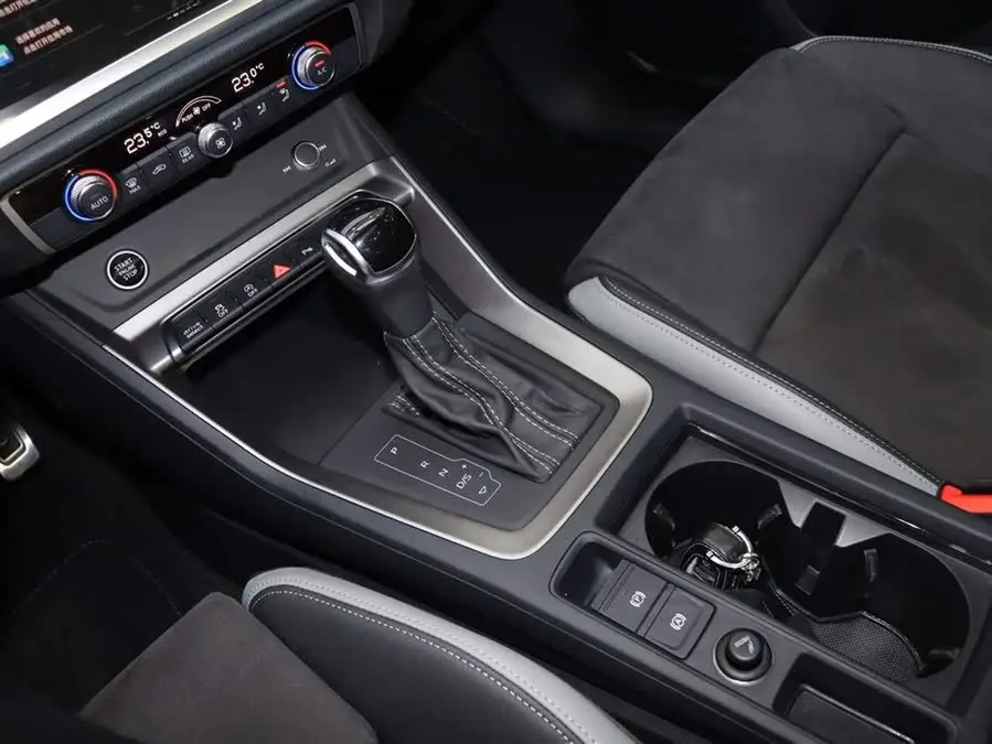 أودي Q3 2023 طراز مُعدل 40 TFSI ديناميكي