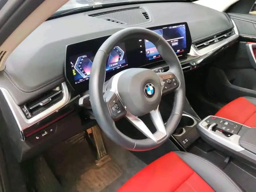 بي إم دبليو X1 2023 sDrive20Li حزمة تصميم X