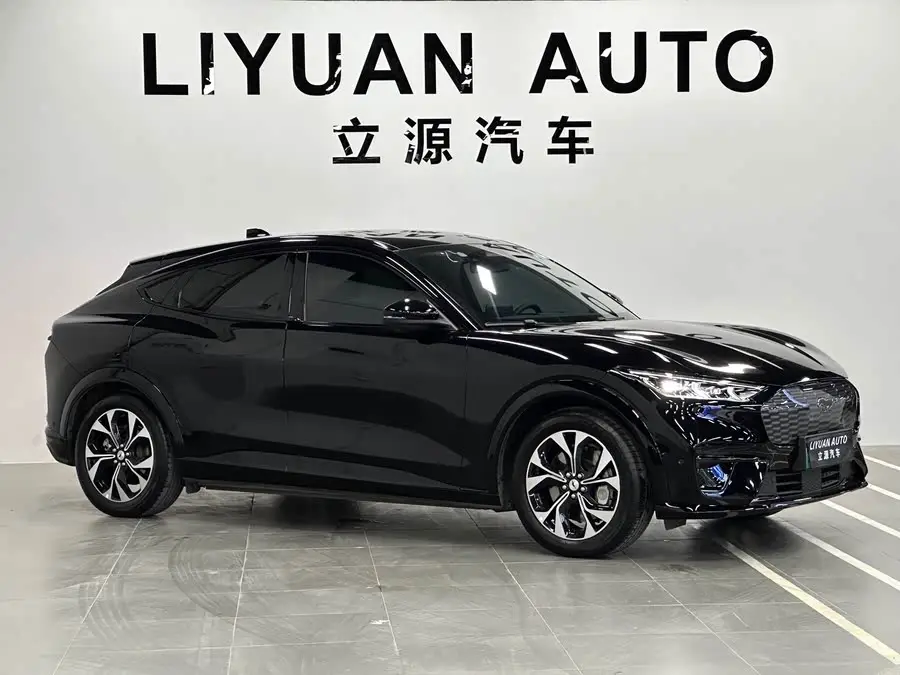 فورد موستانج ماخ-إي 2021 النسخة الفاخرة ذات الدفع الخلفي (مدى طويل)