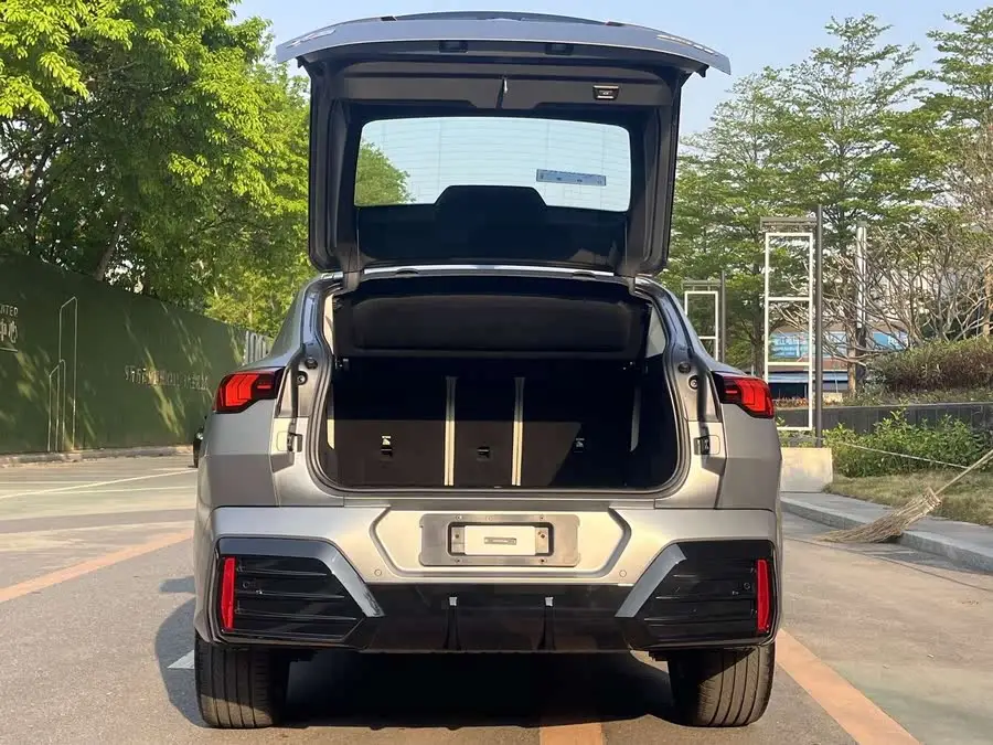 بي إم دبليو X2 (مستورد) 2024 sDrive25i مجموعة M الرياضية