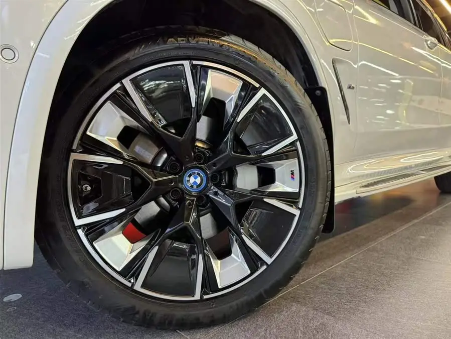 BMW iX3 2023 Leading Edition