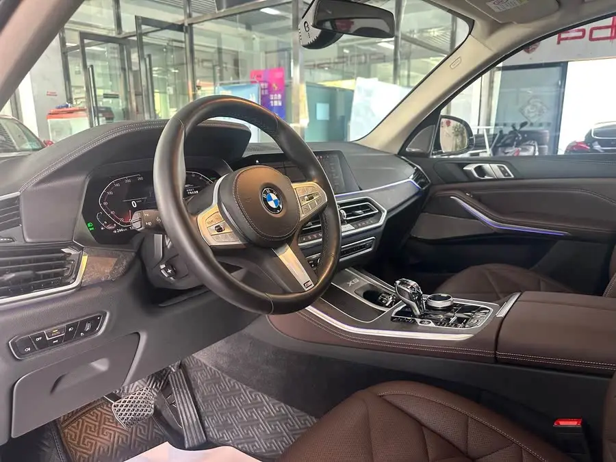 بي إم دبليو X5 2022 xDrive 30Li حزمة M الرياضية الفاخرة