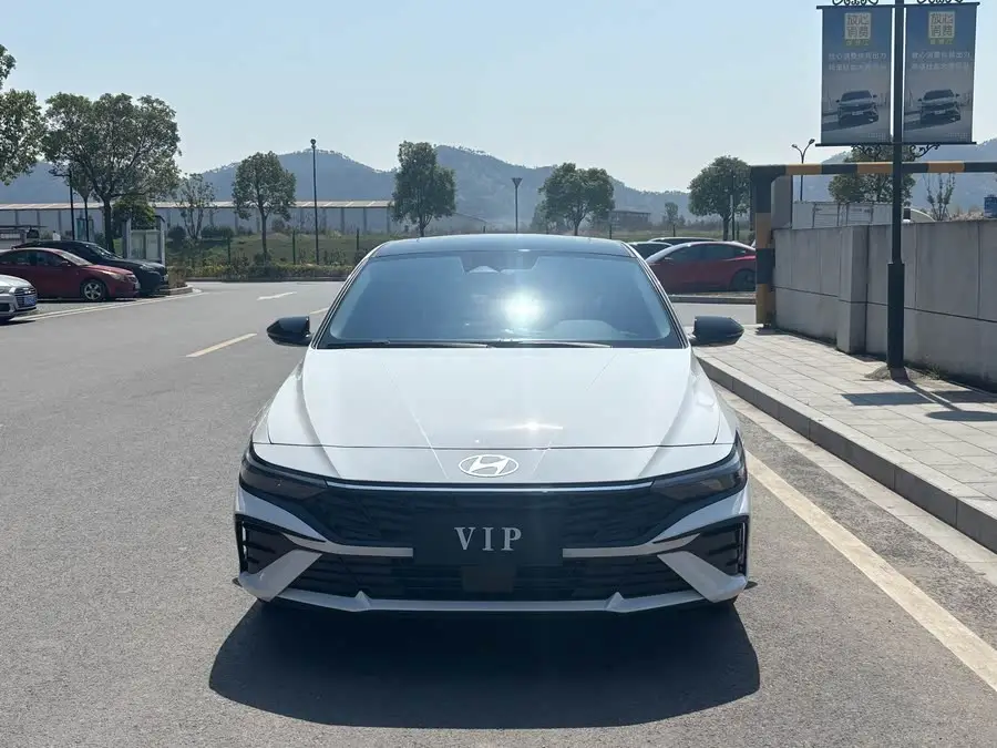 Elantra 2023 1.5L CVT LUX Premium