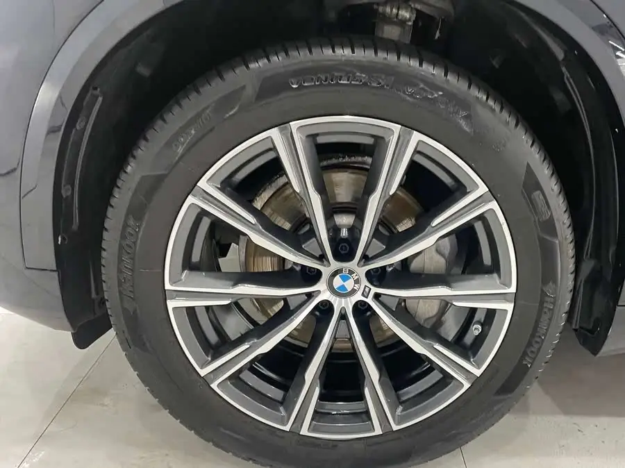 بي إم دبليو X5 2022 طراز معدل xDrive 30Li حزمة M الرياضية