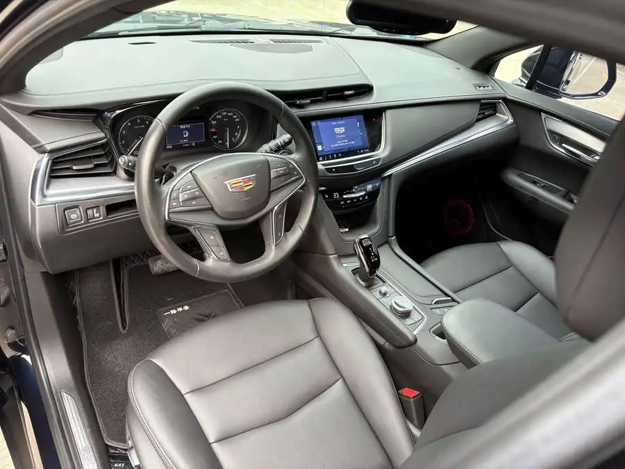 كاديلاك XT5 2022 2.0T دفع رباعي فئة الرفاهية