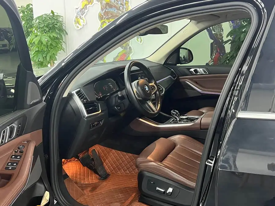 بي إم دبليو X5 2022 فئة مُجددة xDrive 40Li M حزمة رياضية