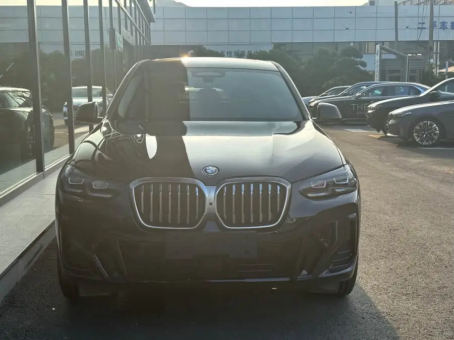 BMW iX3 2023 Leading Edition