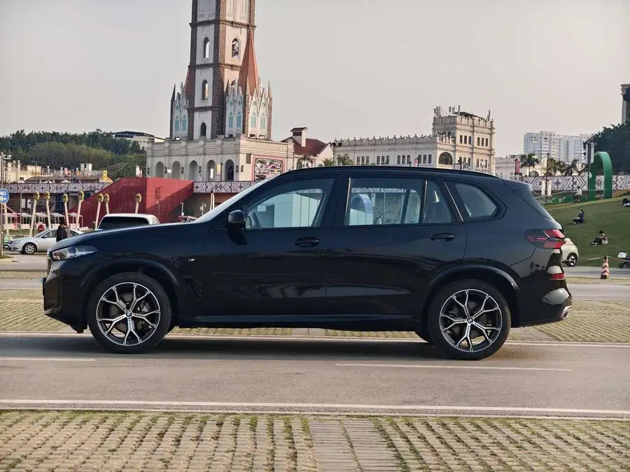 BMW X5 2023 xDrive 30Li Luxury M Sport Night Package