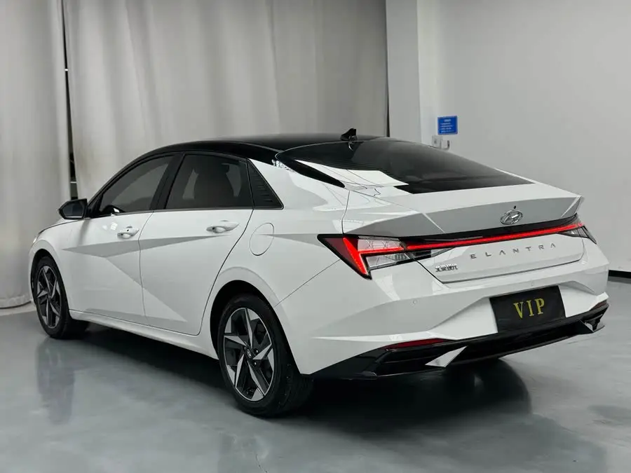 Elantra 2022 1.5L CVT LUX Premium Edition
