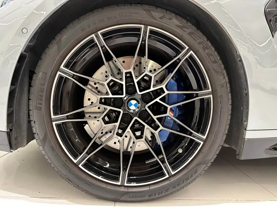 بي إم دبليو M4 2024 M4 كوبيه ثاندر إديشن