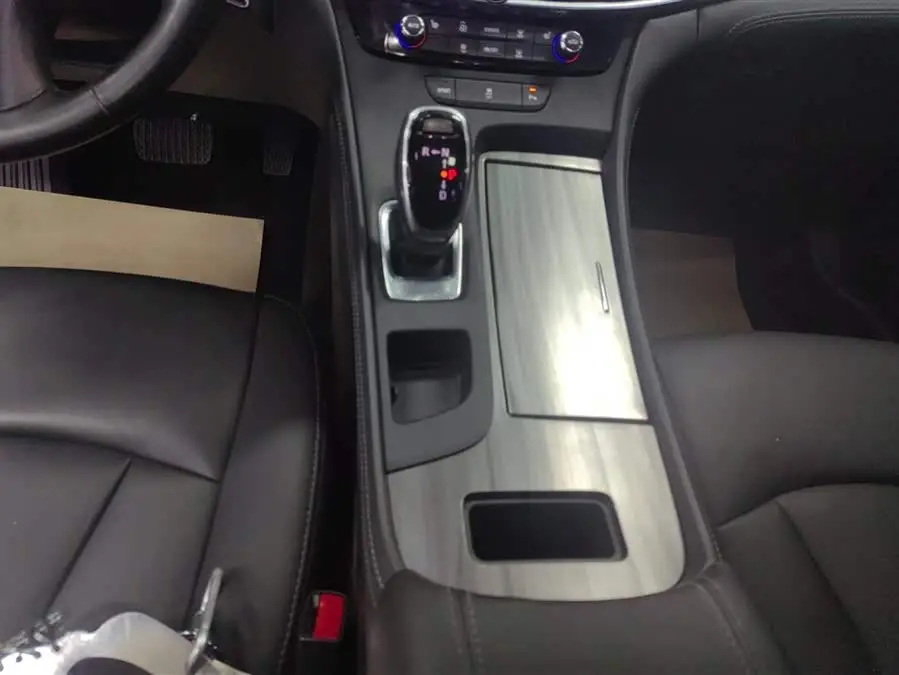 بويك لاكروس 2021 652T الفاخرة