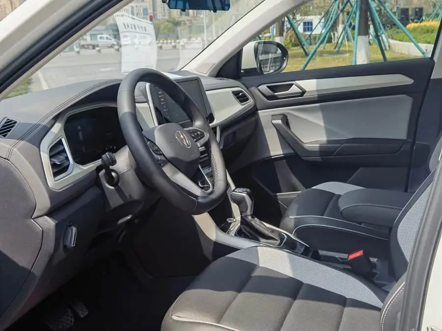 ت-روك 2023 موديل 280TSI DSG دفع ثنائي إصدار الزمن