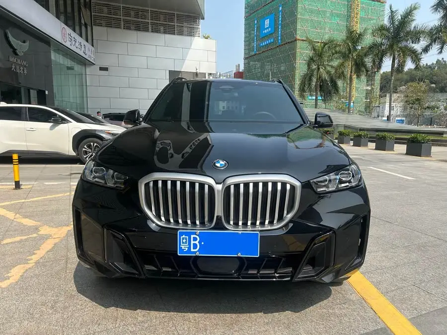 بي إم دبليو X5 2023 xDrive 40Li حزمة M الرياضية