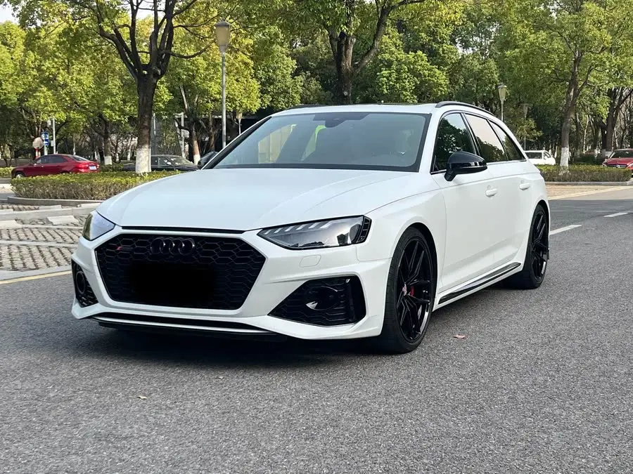 أودي RS 4 2023 RS4 أفانت الإصدار الأسود