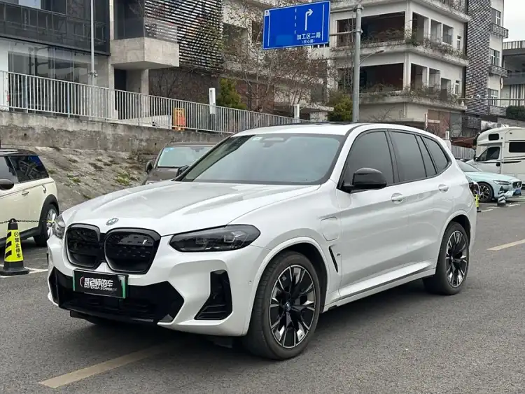 BMW iX3 2023 Leading Edition