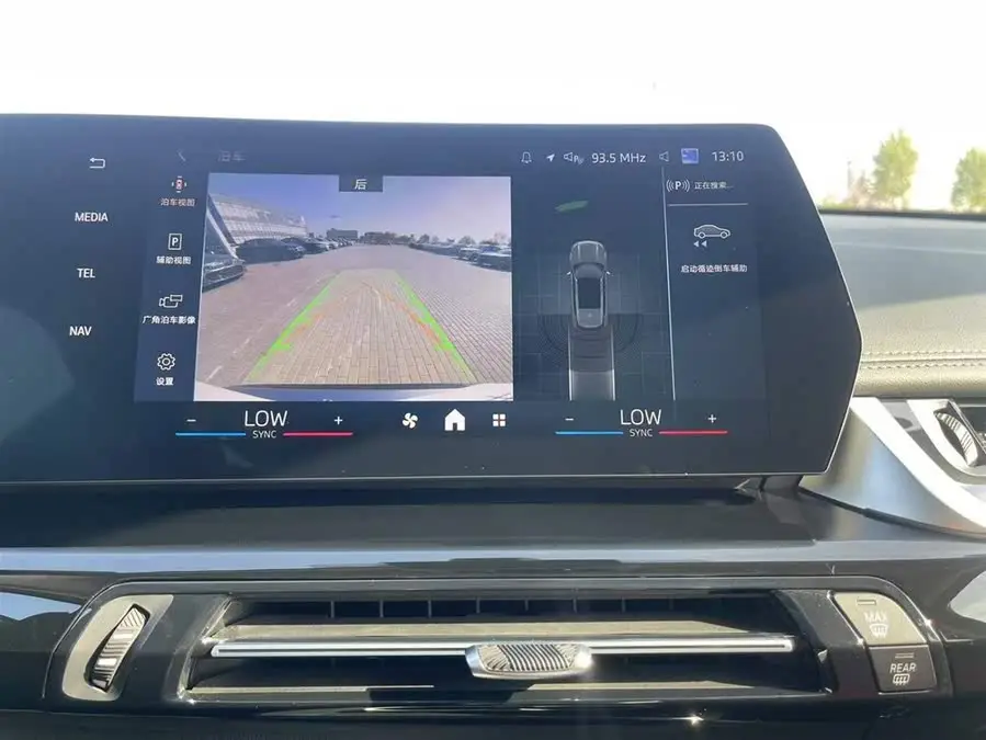 بي إم دبليو X1 2023 sDrive20Li حزمة تصميم X