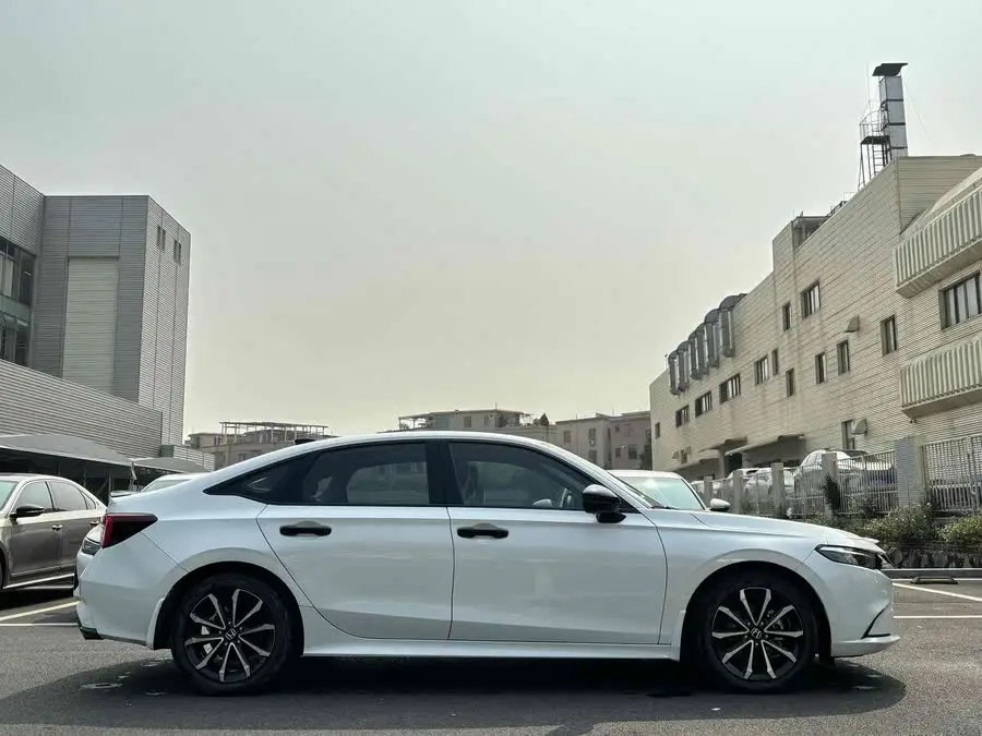 نموذج 2023 240TURBO CVT إصدار التكنولوجيا الليلية الشبح