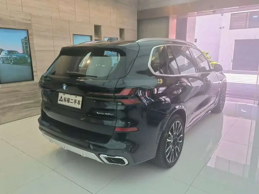 بي إم دبليو X5 2023 xDrive 40Li حزمة رياضية M