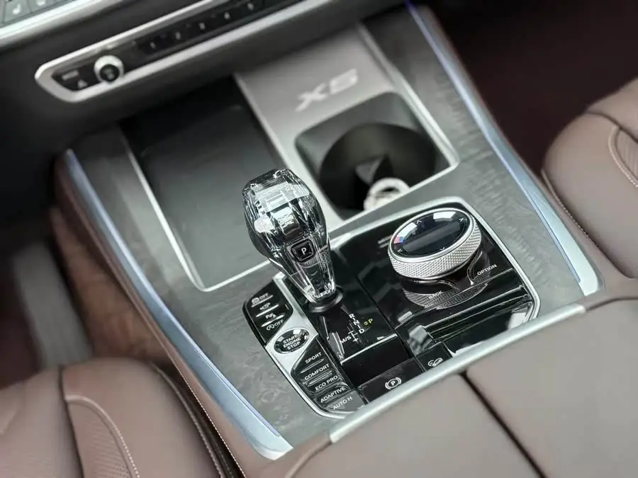 بي إم دبليو X5 2022 طراز مُعدل xDrive 30Li حزمة رياضية M