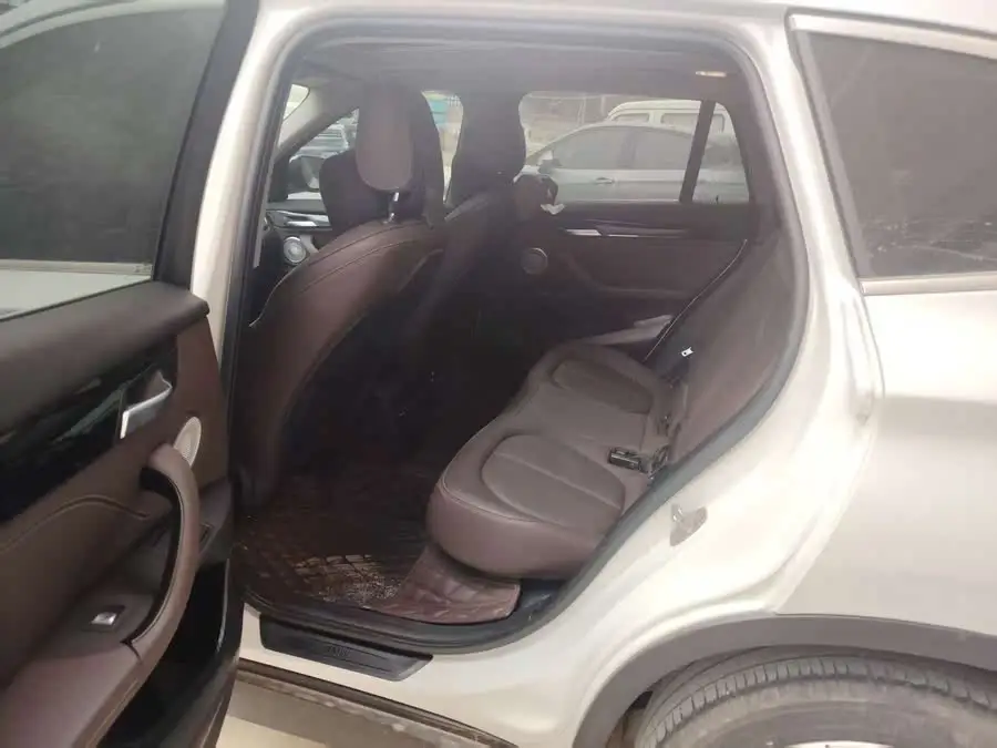 بي إم دبليو X1 2021 sDrive25Li الإصدار الرائد