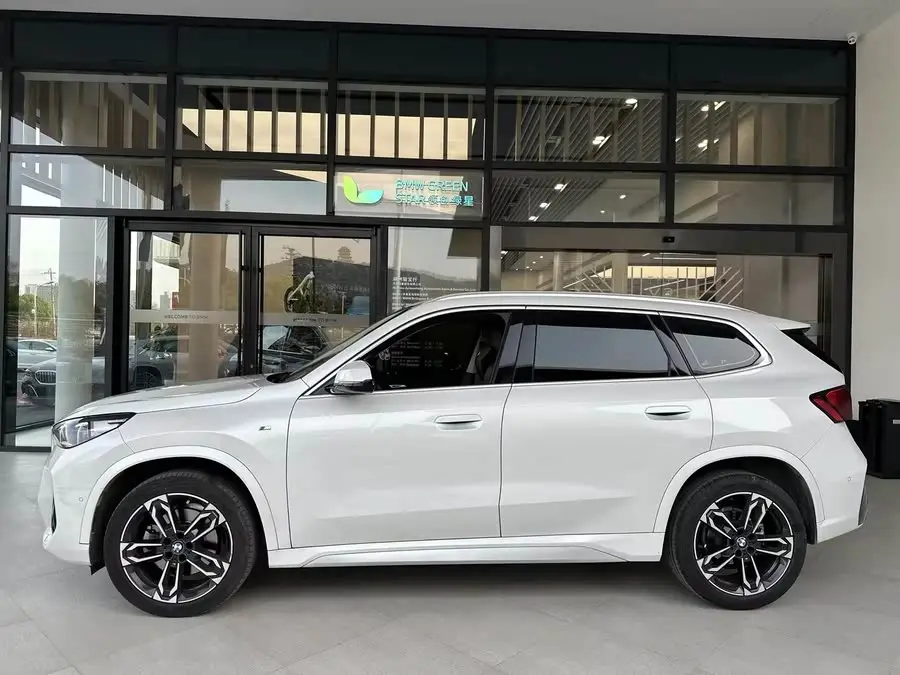 بي إم دبليو X1 2024 sDrive25Li حزمة تصميم X