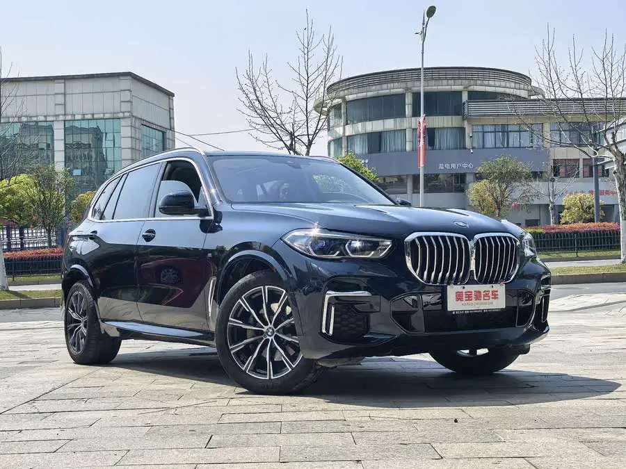 بي إم دبليو X5 2022 xDrive 30Li حزمة رياضية M