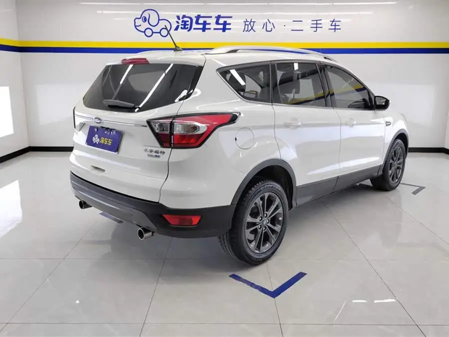 2019 Ford Escape EcoBoost 180 Two-Wheel Drive Platinum Model National VI