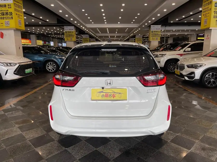 فيت 2021 1.5L CVT إصدار رياضي