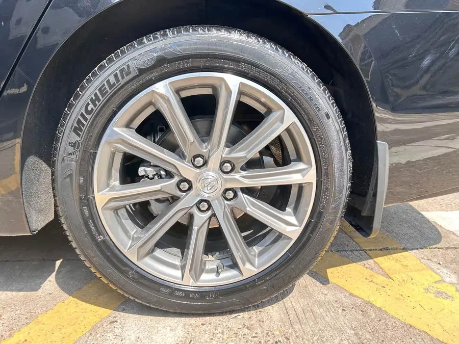 بيوك لاقروس 2021 652T الفاخرة