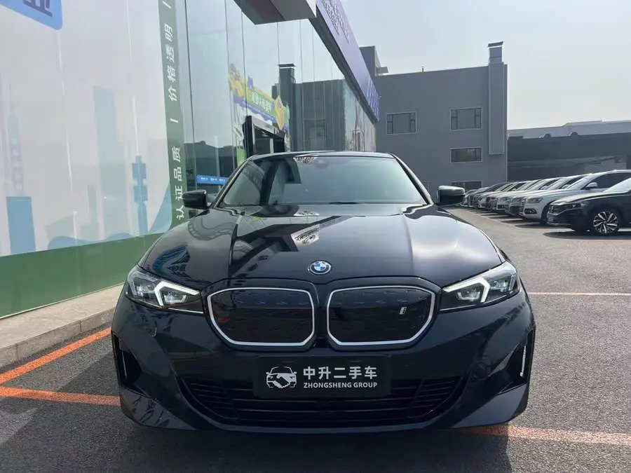 بي إم دبليو i3 2023 eDrive 40 L حزمة الليل