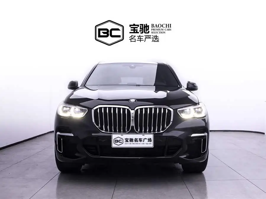 بي إم دبليو X5 2022 طراز محدث xDrive 40Li حزمة رياضية M