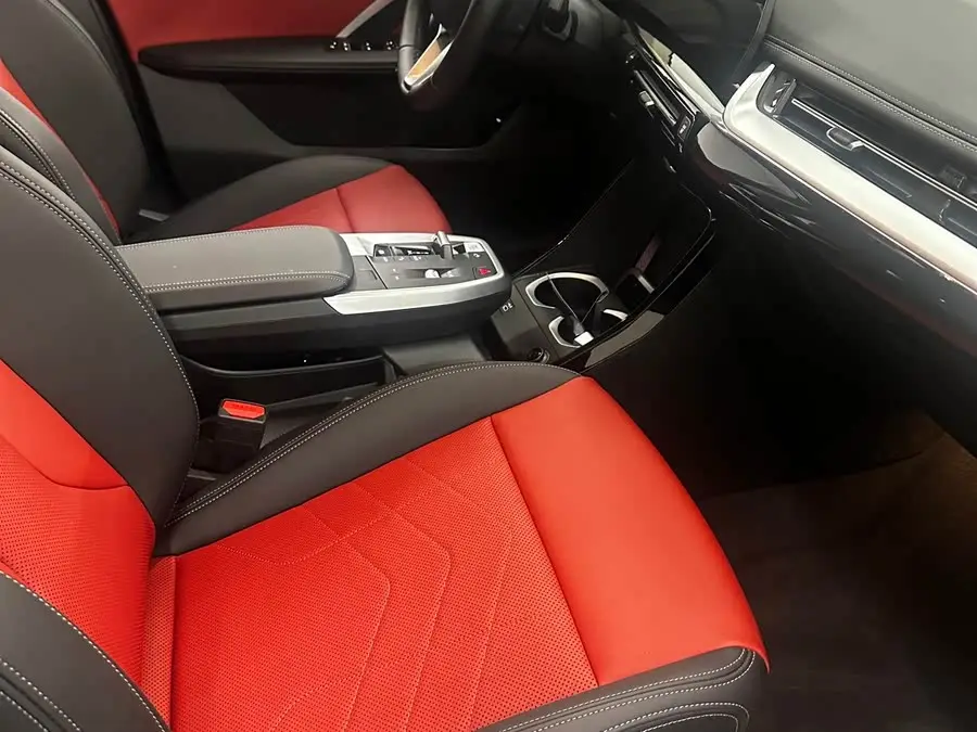 بي إم دبليو X1 2024 sDrive25Li حزمة تصميم X