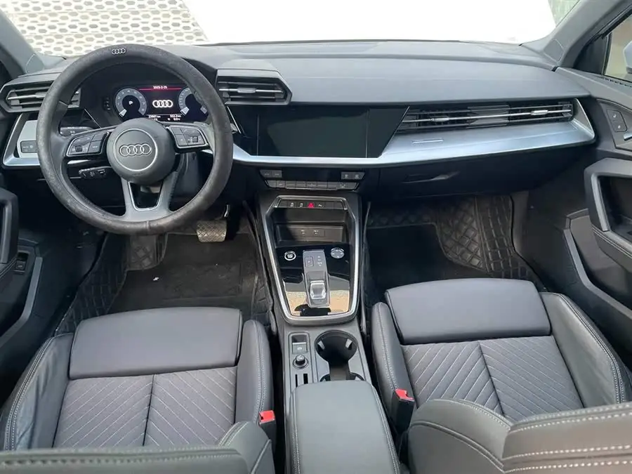 أودي A3 2021 طراز A3L ليموزين 35 TFSI أنيقة وعصرية