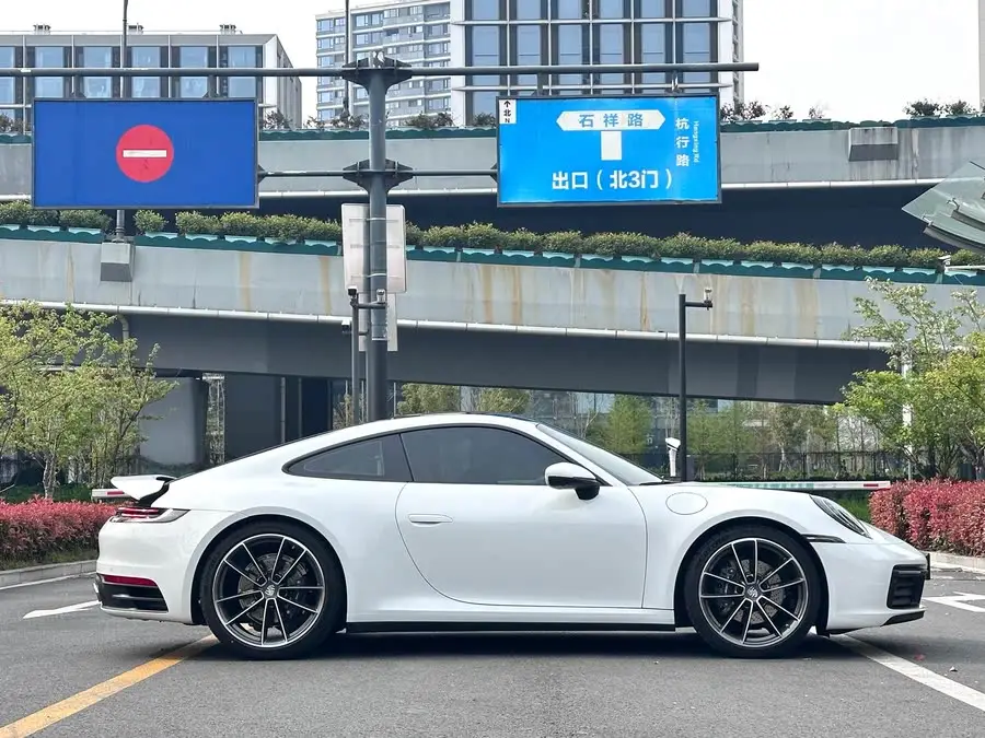 بورش 911 2023 كاريرا 3.0T