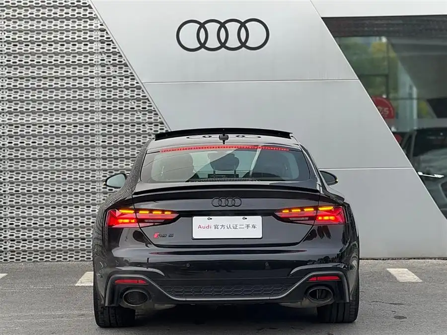 أودي RS 5 2024 RS 5 2.9T سبورت باك النسخة القياسية