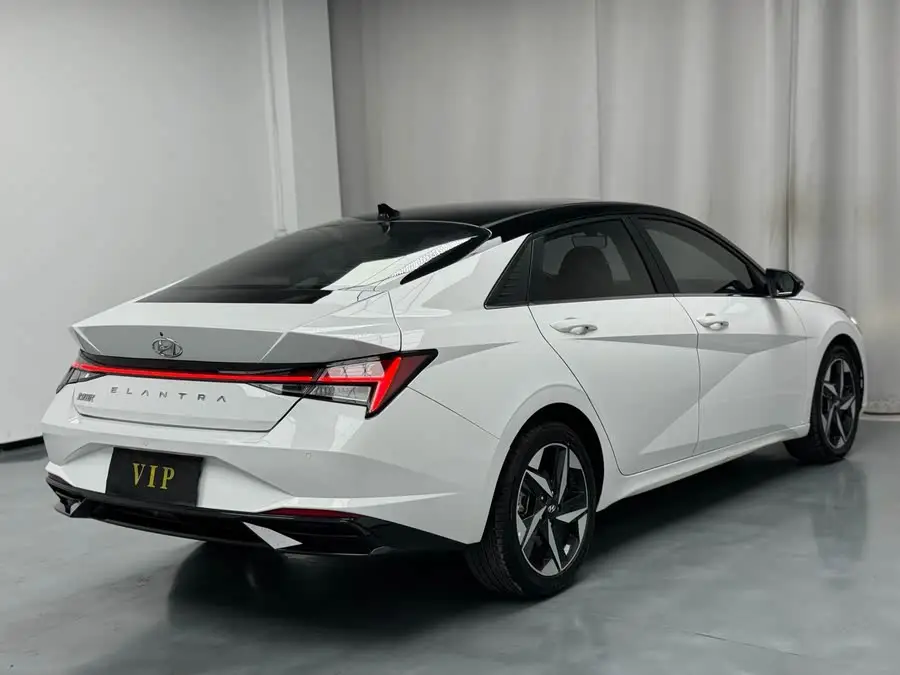 Elantra 2022 1.5L CVT LUX Premium Edition