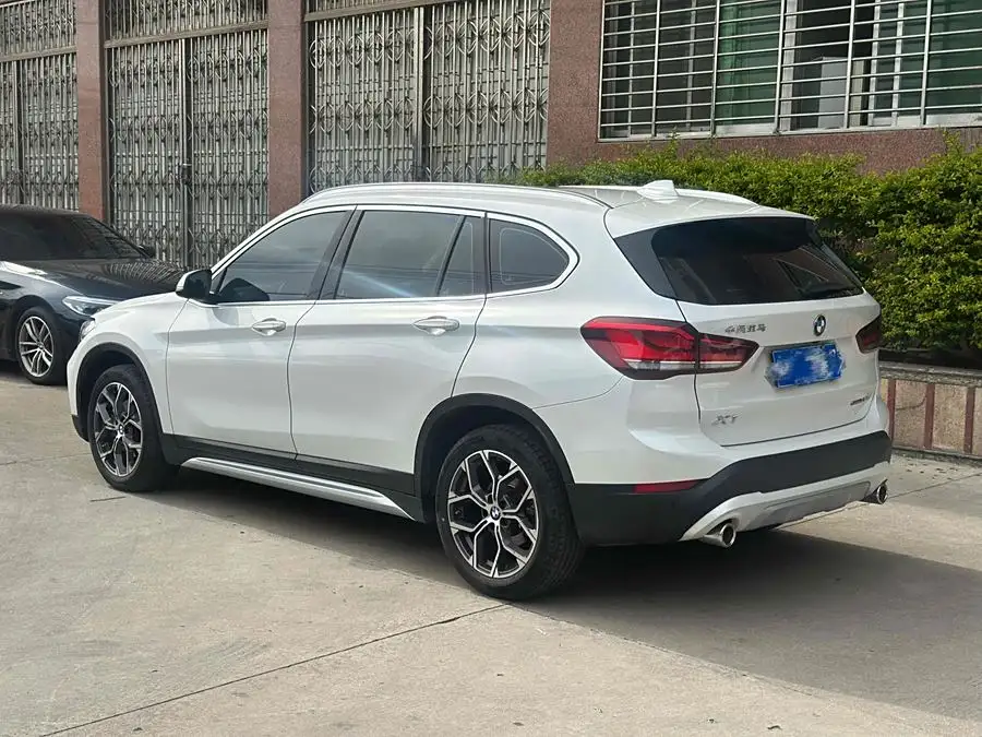 بي إم دبليو X1 2022 sDrive20Li فئة الرفاهية