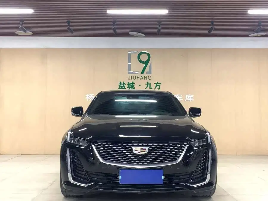كاديلاك CT5 2023 28T فاخرة (الإصدار القياسي)