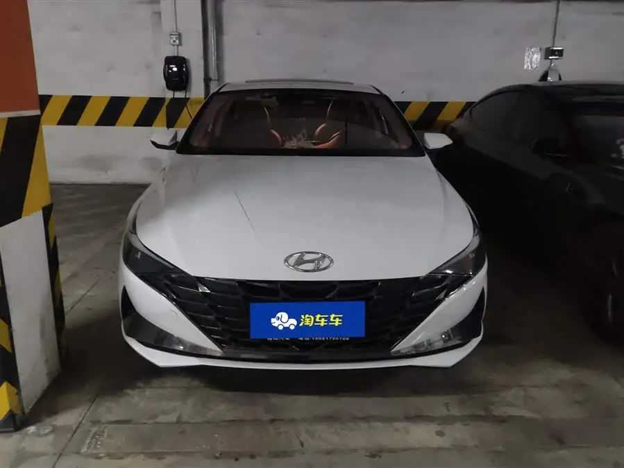 إلانترا 2022 1.5 لتر CVT LUX النسخة المتميزة