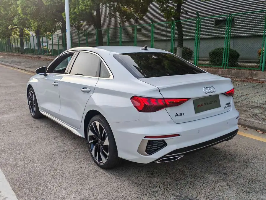 أودي A3 2024 A3L ليموزين 35 TFSI الطراز الرياضي الأنيق