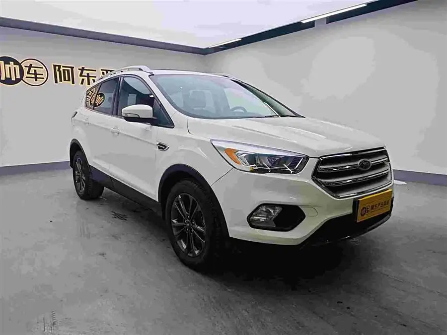 2019 Ford Escape EcoBoost 180 FWD Platinum VI