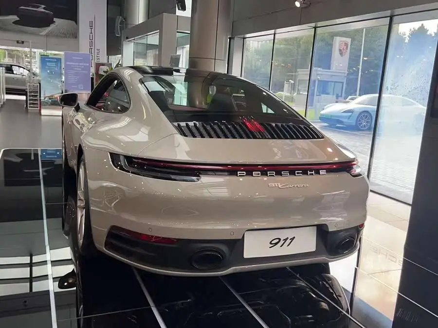 بورش 911 2023 كاريرا 3.0T