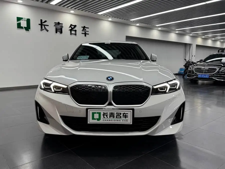 بي إم دبليو i3 2025 eDrive 35 L